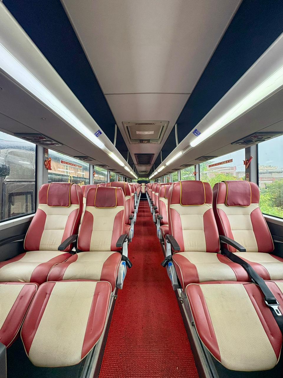 Scania Scania Multiaxle Semi Sleeper interior view 1